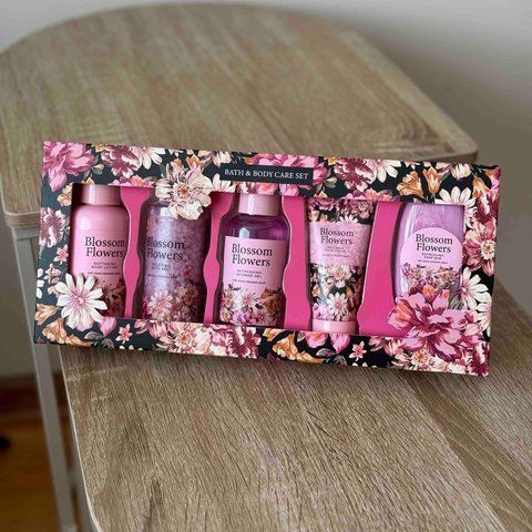 Подарунковий набір для ванни та догляду за тілом Max Brands Marketing B.V Bath & Body Care Set 5 in 1 10009 фото