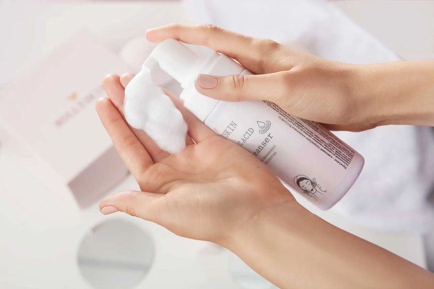 Очищувальна пінка для вмивання HOLLYSKIN Hyaluronic Acid Foaming Facial Cleanser 27 фото